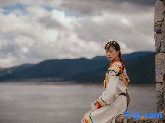 Шангри-Ла: Villafound Shangri-La Womasto Resort