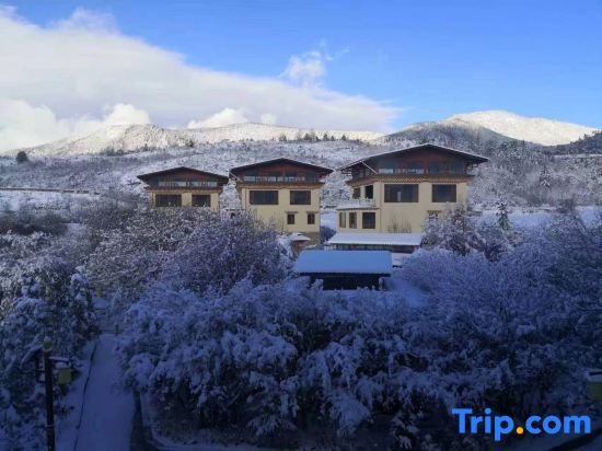 Шангри-Ла: Villafound Shangri-La Womasto Resort