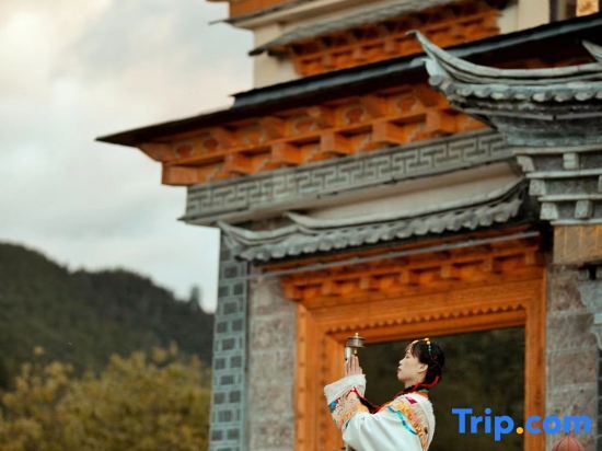 Шангри-Ла: Villafound Shangri-La Womasto Resort