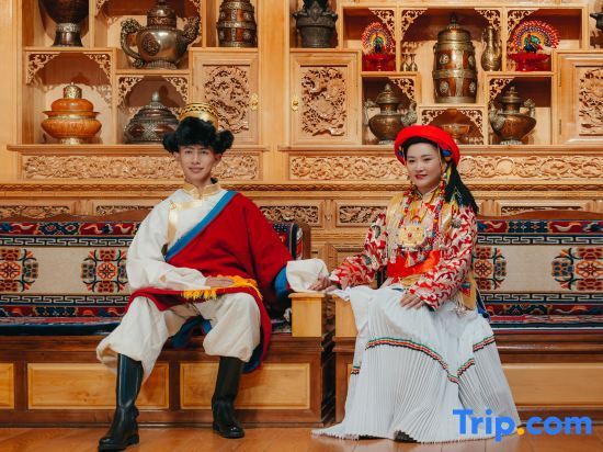 Шангри-Ла: Villafound Shangri-La Womasto Resort
