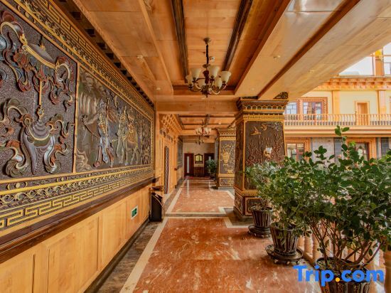Шангри-Ла: Villafound Shangri-La Womasto Resort