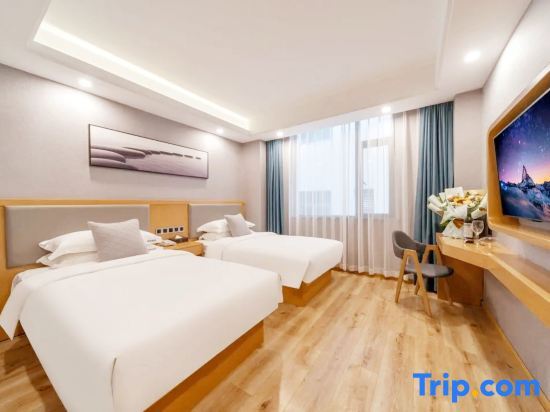 Шангри-Ла: Global 60,000 Miles International Hotel (Shangri-La Dukezong Ancient City)
