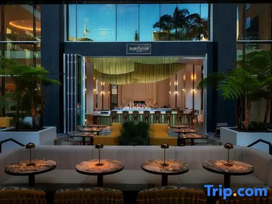 Шангри-Ла: Global 60,000 Miles International Hotel (Shangri-La Dukezong Ancient City)