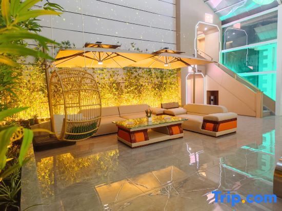 Шангри-Ла: Global 60,000 Miles International Hotel (Shangri-La Dukezong Ancient City)