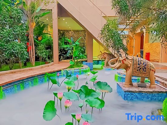 Шангри-Ла: Global 60,000 Miles International Hotel (Shangri-La Dukezong Ancient City)