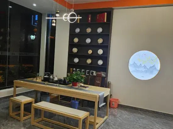 Пуэр: Wood House Fashion Hotel