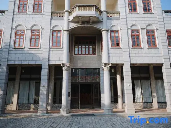 Джиангме: Meet Arcade Building Hotels