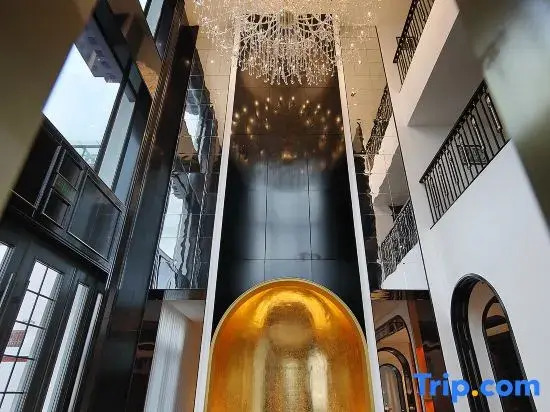 Шангри-Ла: Shangri-La The Chenrezig Hotel