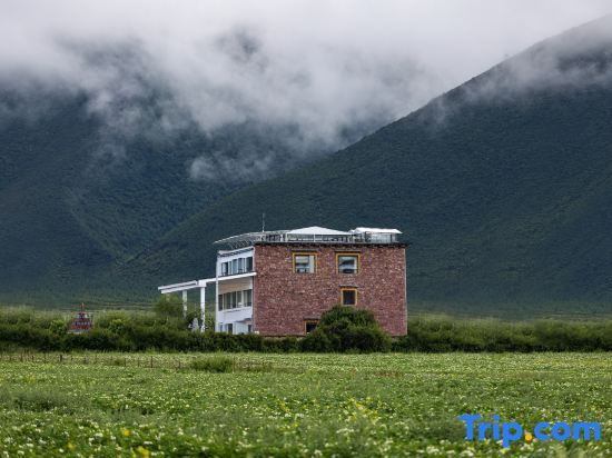 Шангри-Ла: Shangri-La Songjianyunyue Designer Homestay