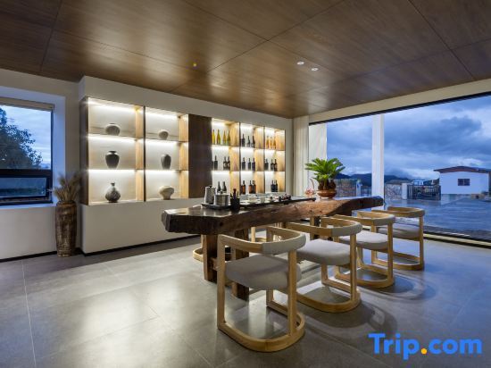 Шангри-Ла: Shangri-La Songjianyunyue Designer Homestay