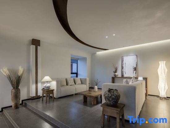 Шангри-Ла: Shangri-La Songjianyunyue Designer Homestay