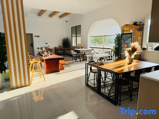 Синъи: Wanfenglin Shiguangli Homestay