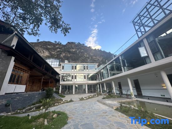 Шангри-Ла: Hutiaoxia Town Muyun Banshan Homestay