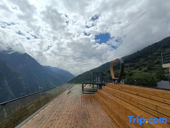Шангри-Ла: Hutiaoxia Town Muyun Banshan Homestay