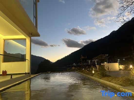 Шангри-Ла: Hutiaoxia Town Muyun Banshan Homestay