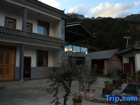 Шангри-Ла: Tiger Leaping Gorge Meet Mid-Levels Homestay