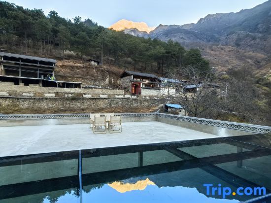 Шангри-Ла: Shangri-La Tiger Leaping Gorge Qiyan Guanshan Boutique Homestay