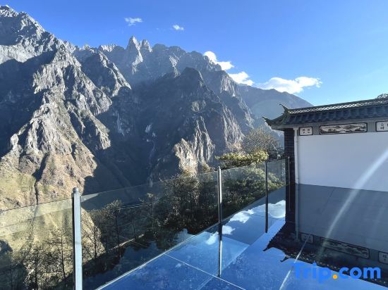 Шангри-Ла: Shangri-La Tiger Leaping Gorge Qiyan Guanshan Boutique Homestay