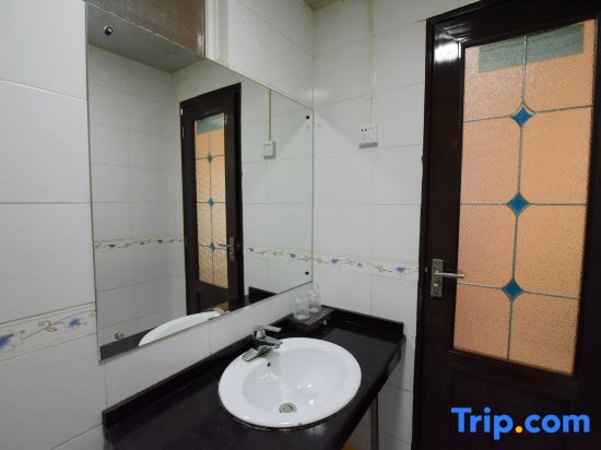 Синъи: Xingyi Satisfaction 168 Hotel