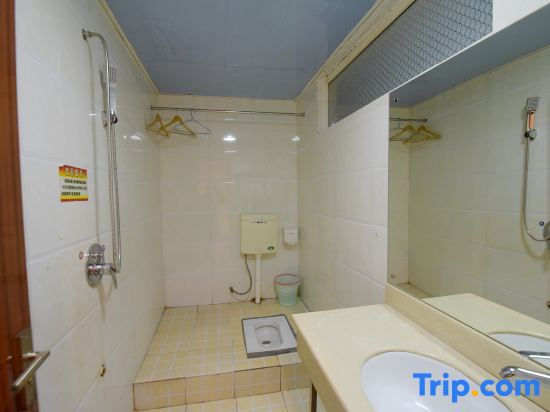 Синъи: Xingyi Satisfaction 168 Hotel