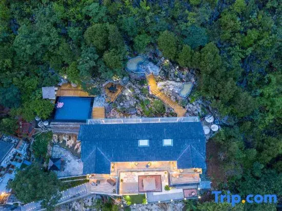 Синъи: Xingyi Wanfeng Linyue Qili Mountain and Homestay