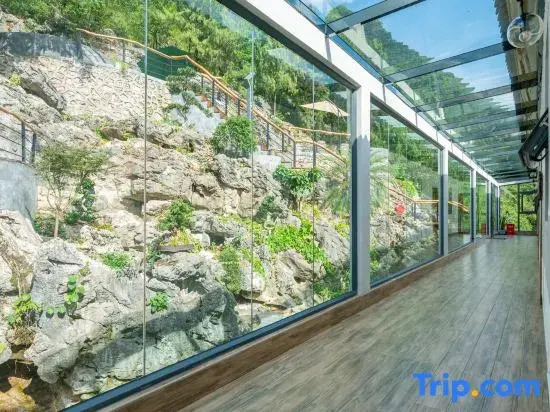 Синъи: Xingyi Wanfeng Linyue Qili Mountain and Homestay