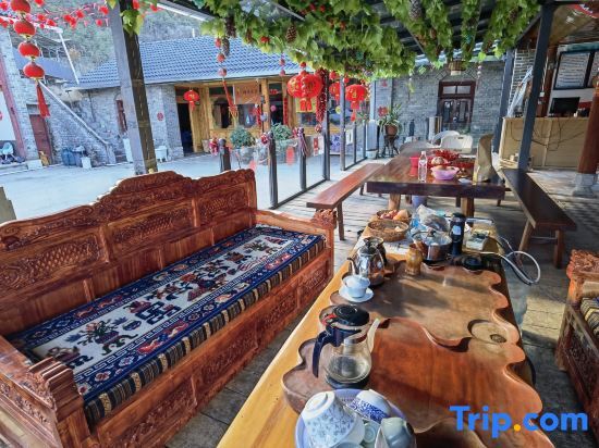 Шангри-Ла: Shangri-La Haba snow mountain climbing Inn