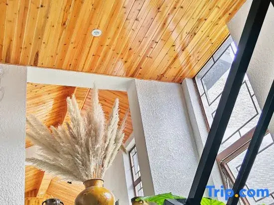Синъи: Xingyi Huayu Su Inn