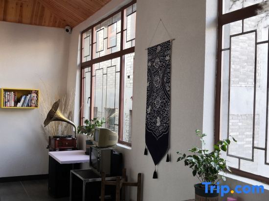 Синъи: Xingyi Huayu Su Inn
