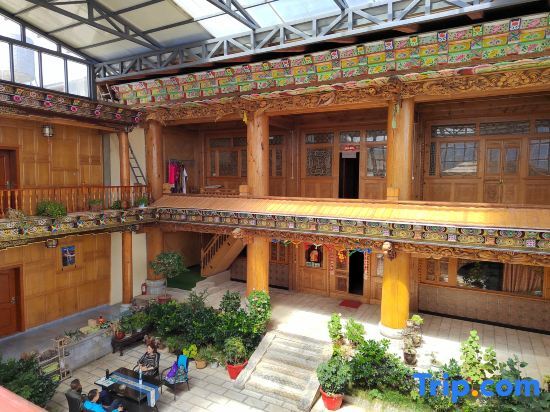 Шангри-Ла: Kazhubieyuan, Shangri La