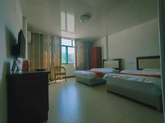 Аньцин: Yuexi Hualintu Restaurant Homestay