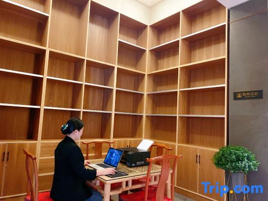 Дунъян: Hengdian Chengyi Hotel (Movie City Branch)