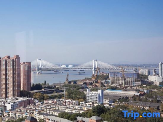 Уху: Wukong Hotel Apartment (Wanda Plaza)