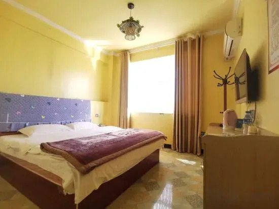 Чжаотун: Zhaotong Qianran Business Hotel