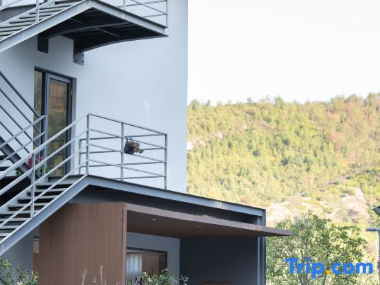 Тайчжоу: Rongyue Xianju  16 Rooms On the Weir