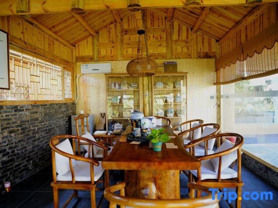 Синъи: Recreation and health resort courtyard