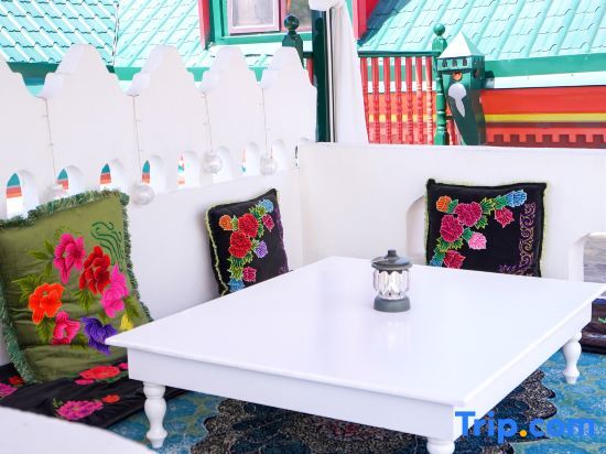 Инин: Dias Homestay