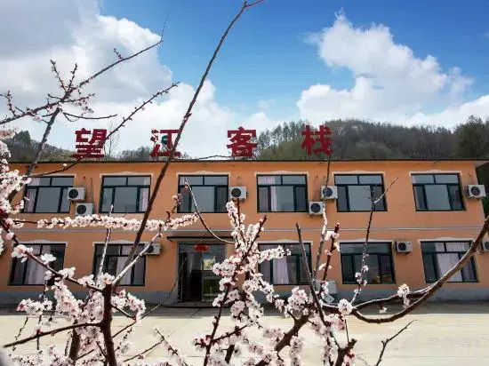 Даньдун: Kuandian Wangjiang Inn