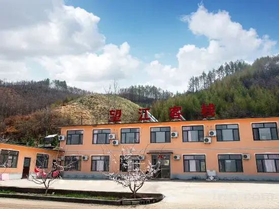 Даньдун: Kuandian Wangjiang Inn