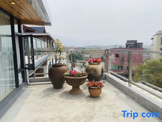 Чжаоцин: Qingyuan Shuiguyuan Hot Spring Homestay