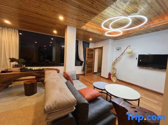Чжаоцин: Qingyuan Shuiguyuan Hot Spring Homestay