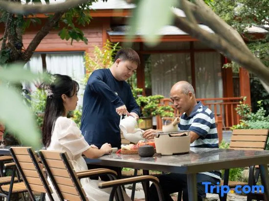 Чжаоцин: Qingyuan Shuiguyuan Hot Spring Homestay