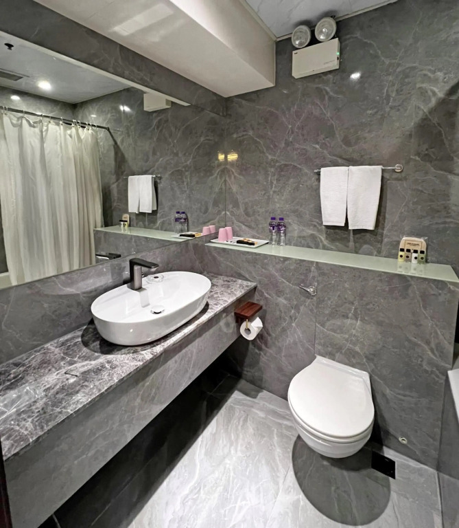 Гонконг: Hennessy Hotel