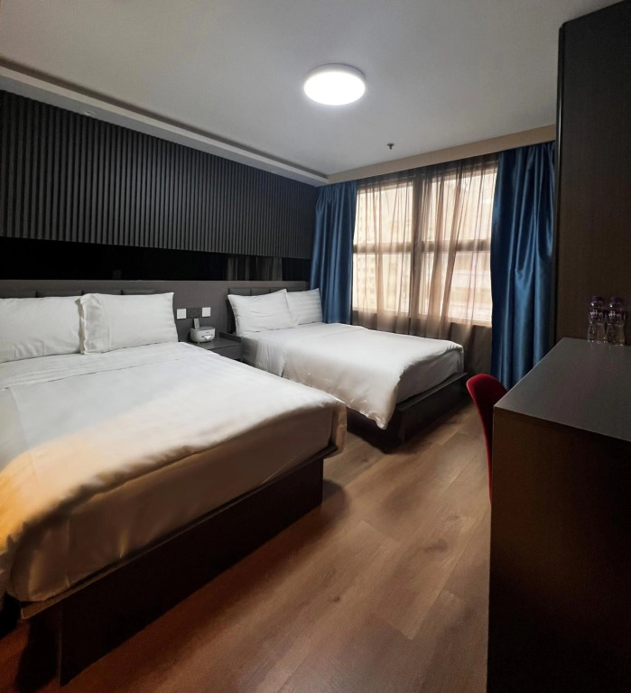 Гонконг: Hennessy Hotel
