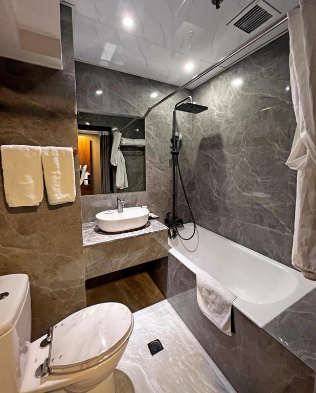 Гонконг: Hennessy Hotel