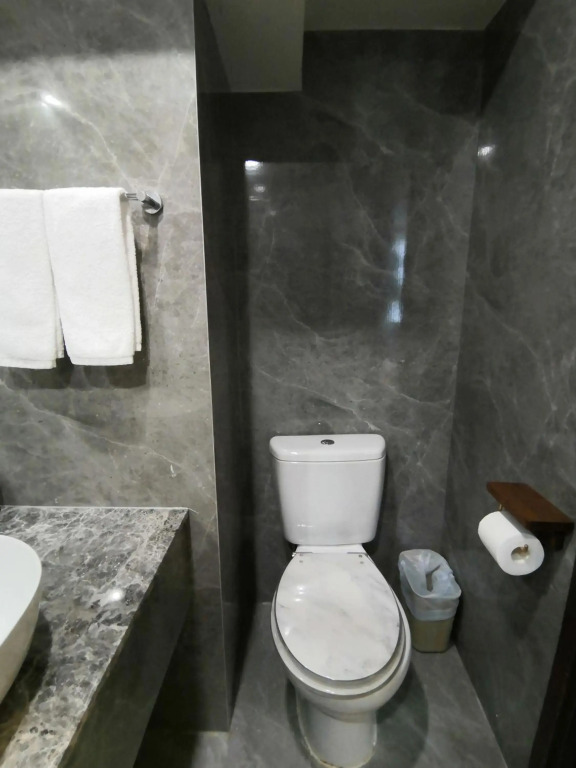 Гонконг: Hennessy Hotel