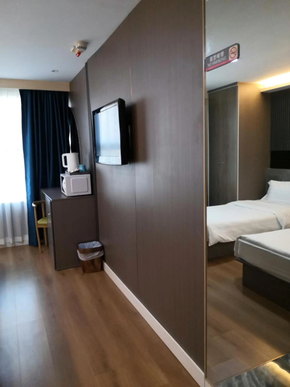 Гонконг: Hennessy Hotel