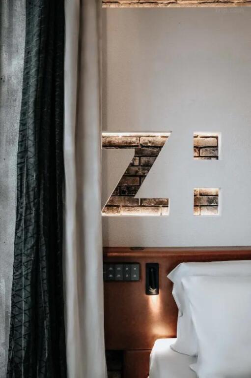 Шанхай: ZHotel The Somekh Building