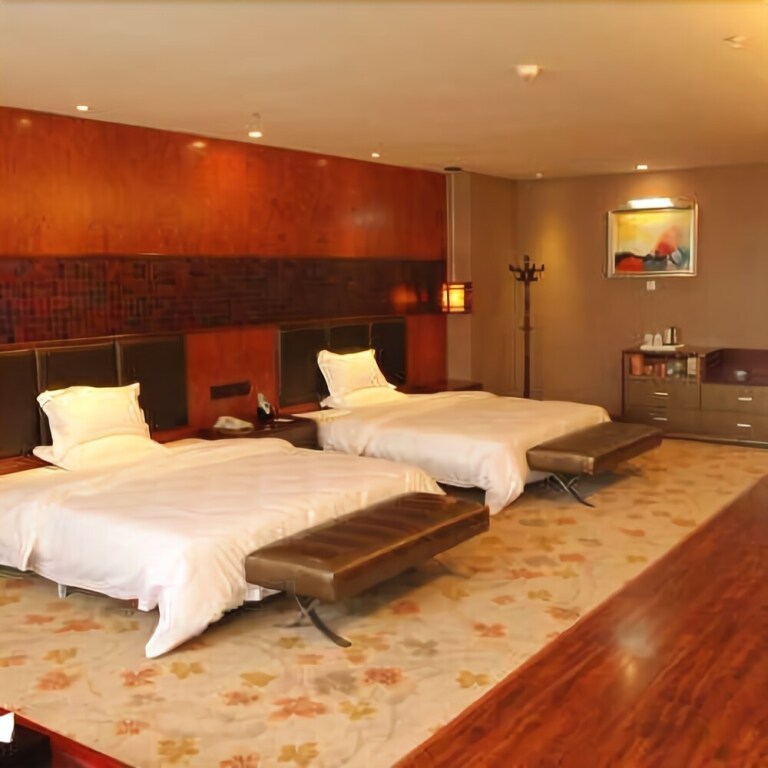 Наньнин: Caizhi Dongfang Hotel