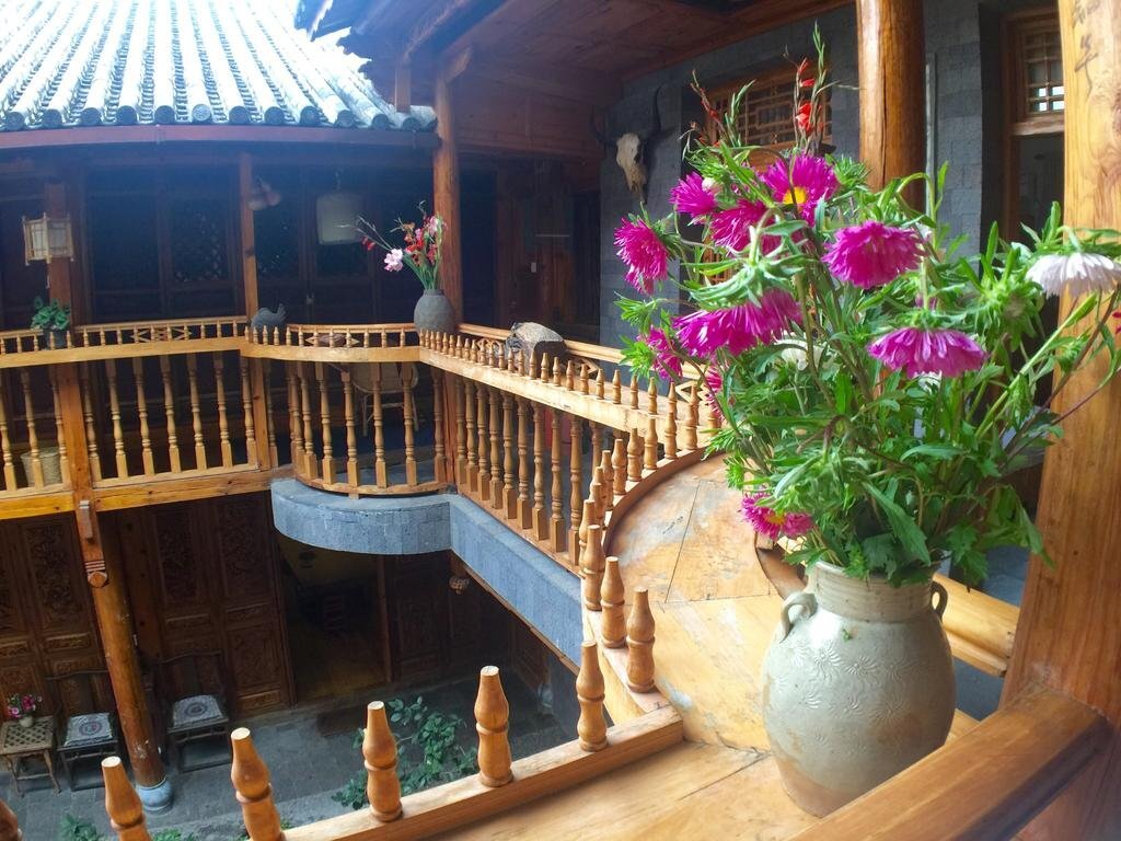 Дали: The Moonshine Inn of Dali